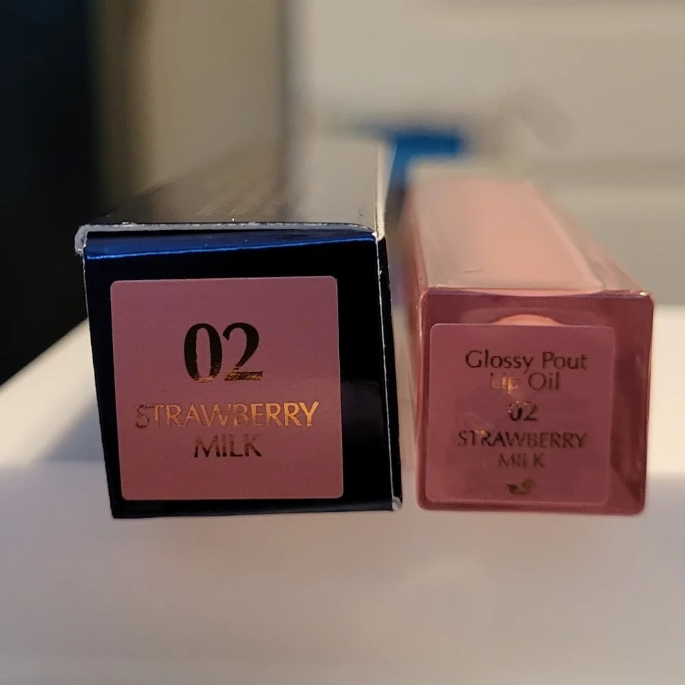 Estee Lauder Glossy Pout Lip Oil: Strawberry Milk (02), 2oz, NIB